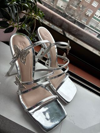 Sandalias de tiras de tacón de Zara. SOLO ENVÍO