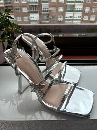 Sandalias de tiras de tacón de Zara. SOLO ENVÍO
