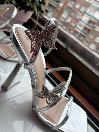 Sandalias de tiras de tacón de Zara. SOLO ENVÍO