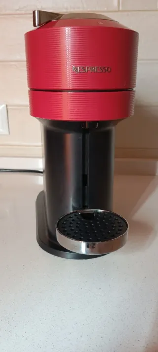 Cafetera Nespresso Vertuo Roja