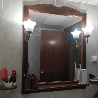 Mueble de baño madera con lavabo