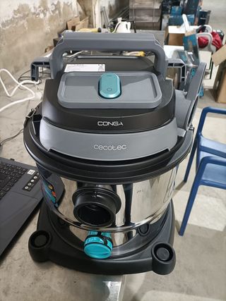 - Cecotec Aspirador de Sólidos y Líquidos de 20
