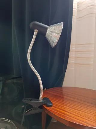 Lampada da tavolo stile industriale