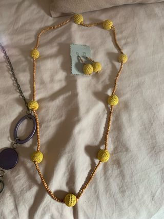 Lote 2 collares y pendientes morado/amarillo
