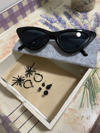 Gafas de sol y pendientes