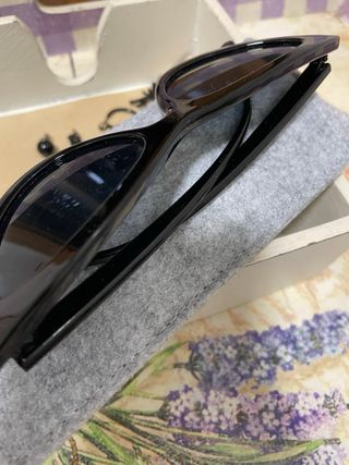 Gafas de sol y pendientes