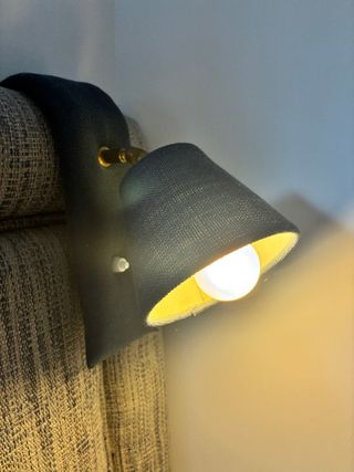 Cabecero + somier + cama + faldón + lámpara