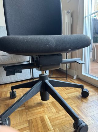 Silla de oficina negra