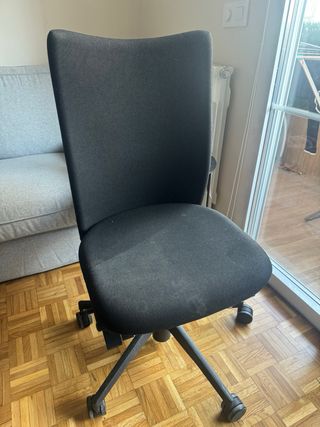 Silla de oficina negra