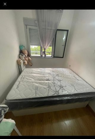 Canapé de madera y tela