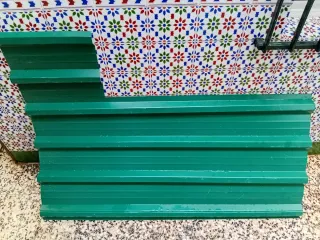 Chapa metálica verde ondulada