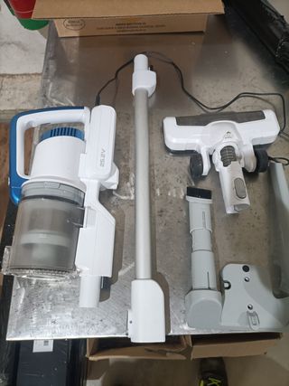 - Amazon Basics Aspiradora sin cable 2 en 1 de 3