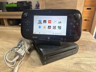 Nintendo Wii U Negra Premium con Base