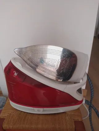 Centro de planchado Rowenta para piezas no sale el