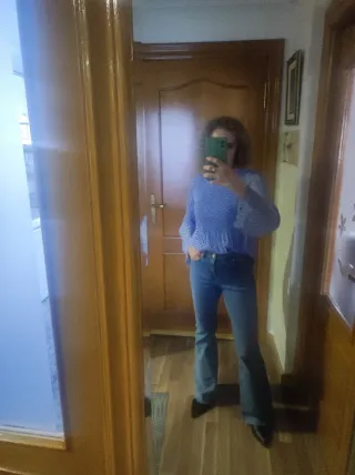 Blusa vaporosa azul con lunares