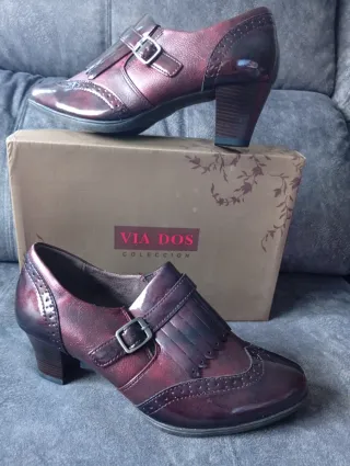 Zapatos Via Dos tacón ancho burdeos