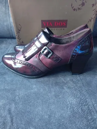 Zapatos Via Dos tacón ancho burdeos