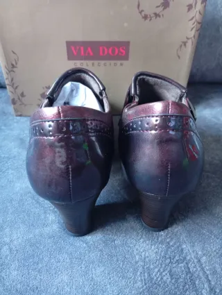 Zapatos Via Dos tacón ancho burdeos