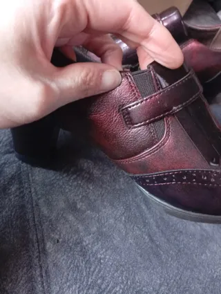 Zapatos Via Dos tacón ancho burdeos