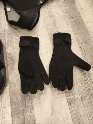 Conjunto Neopreno 5mm + Accesorios 3 mm.