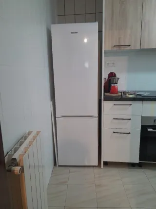 Nevera blanca casi nueva