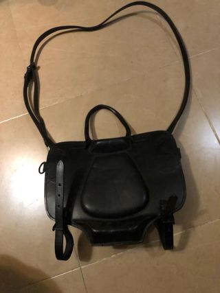 Bolso Negro Estilo Sillín