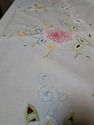 Mantelería bordada ovalada 8 servicios