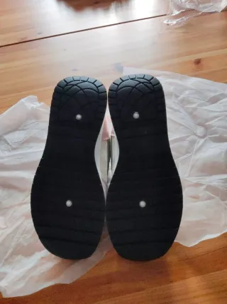 Zapatillas deportivas rosas y blancas