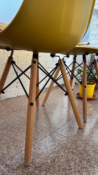 CUATRO Sillas de comedor amarillas