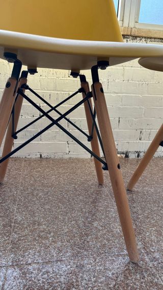 CUATRO Sillas de comedor amarillas