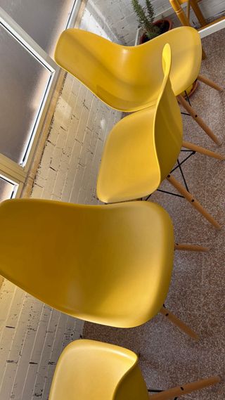 CUATRO Sillas de comedor amarillas