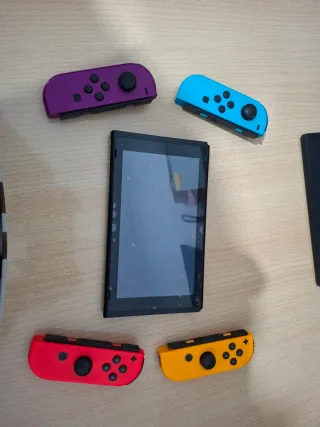 Nintendo Switch + 4 mandos + Dock