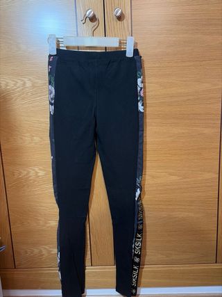 Conjunto SikSilk Crop Top y Pantalón Flores