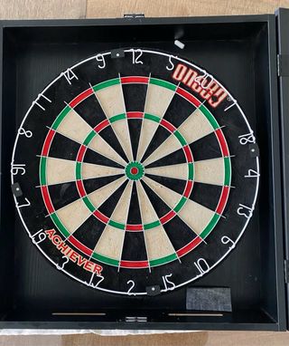 Tabla de dardos profesional con set de dardos