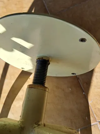 Taburete giratorio, para restaurar.