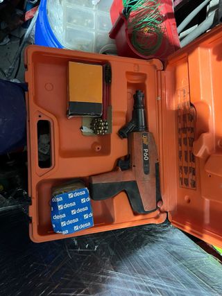 Pistola de clavos Desa P60