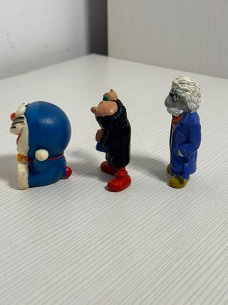 Figuras Doraemon, Gargamel y Profesor Lutecio
