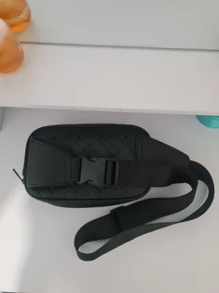 Riñonera Louis Vuitton Negra