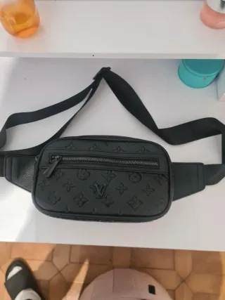 Riñonera Louis Vuitton Negra