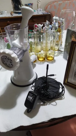 Lote de figuras y vajilla. Todo 25€ urge venta.