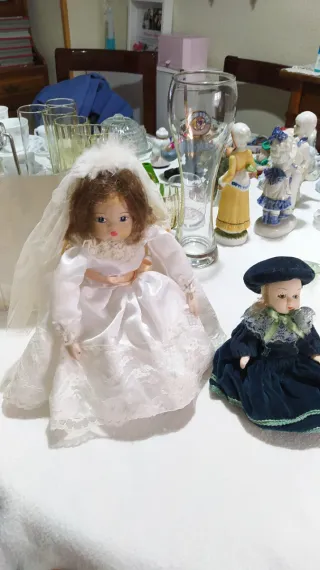 Lote de figuras y vajilla. Todo 25€ urge venta.