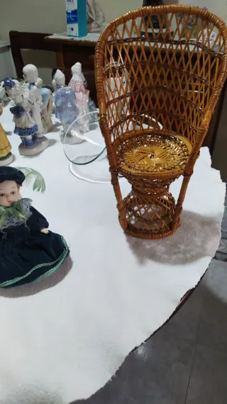 Lote de figuras y vajilla. Todo 25€ urge venta.