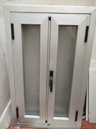 Ventanas aluminio gris 58.5x95 y 60x97