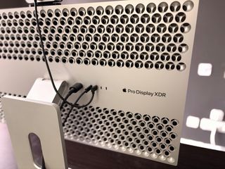 Apple Pro Display XDR + Pro Stand + Webcam