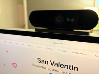 Apple Pro Display XDR + Pro Stand + Webcam