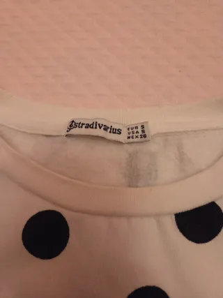 Sudadera Stradivarius lunares corazón roto