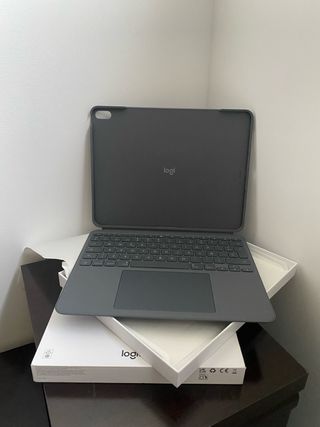 LOGITECH Combo Touch – Funda con teclado para iPad