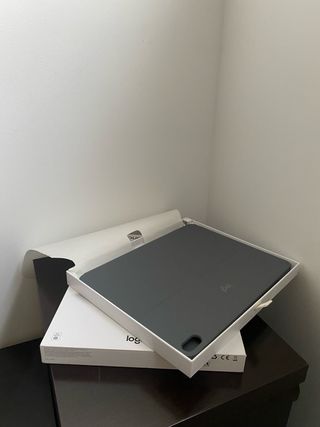 LOGITECH Combo Touch – Funda con teclado para iPad