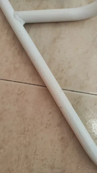 Perchero de pie blanco inoxidable