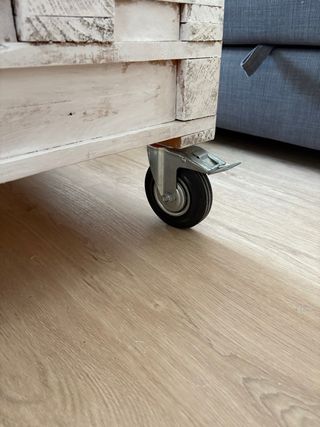 Mesa de centro con ruedas